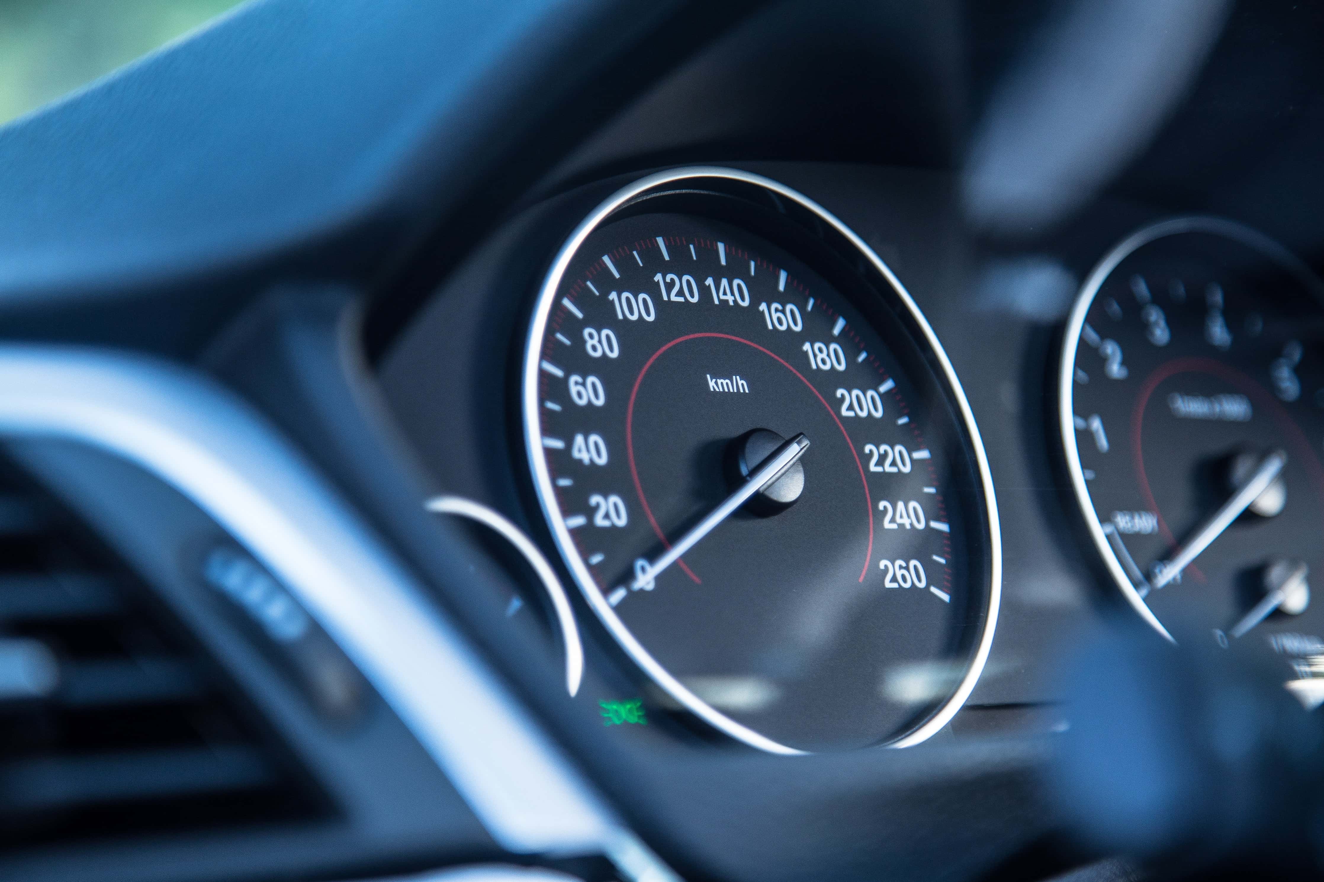 undefined 攝圖網(wǎng)_500492336_寶馬汽車(chē)的車(chē)身以及特寫(xiě)(企業(yè)商用).jpg